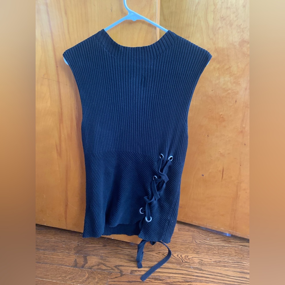 Short sleeve sweater